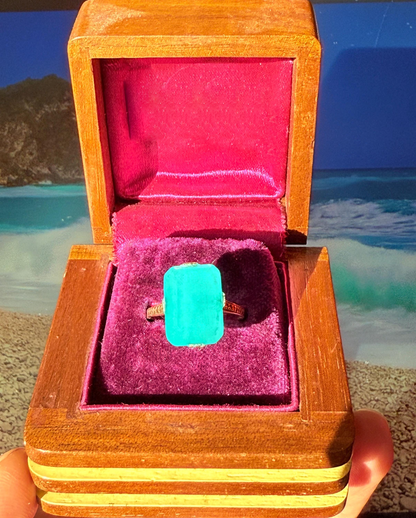 Solitaire Glowing Columbian Emerald Ring
